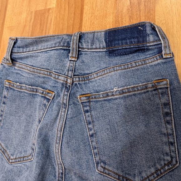 A&F Ultra High Rise Ankle Straight Jeans - Picture 5 of 8